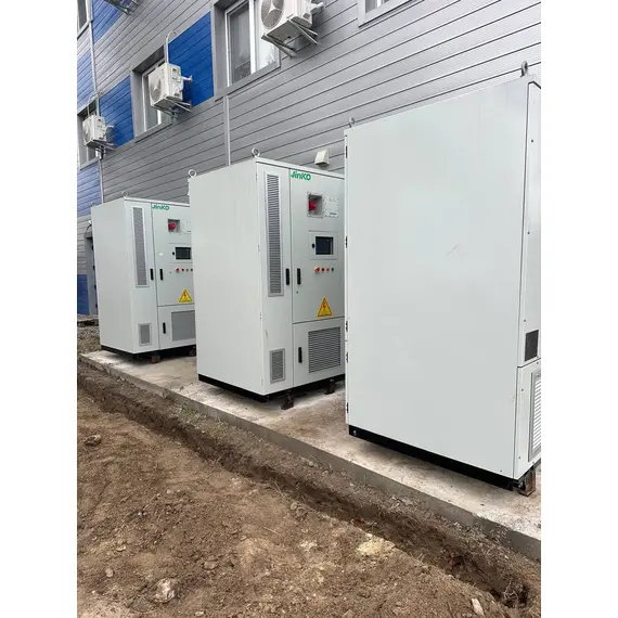 Jinko SunGiga 215 kWh BESS - шафи BESS на об'єкті в Білій Церкві